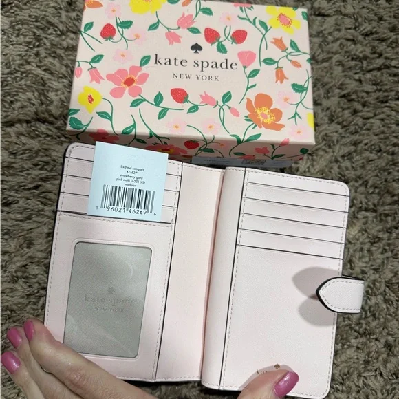 ♠️NWT Kate Spade Boxed Madison Strawberry Garden Medium Compact Bifold Wallet - Picture 3 of 8